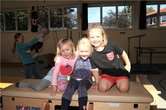 Maja, Anni und Juhis haben viel Spaß. Foto: Leifeld