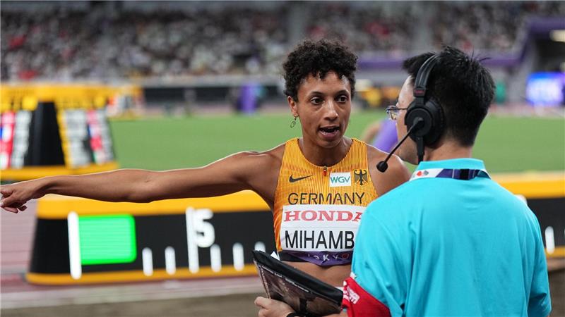 Malaika Mihambo hatte Gesprächsbedarf.
