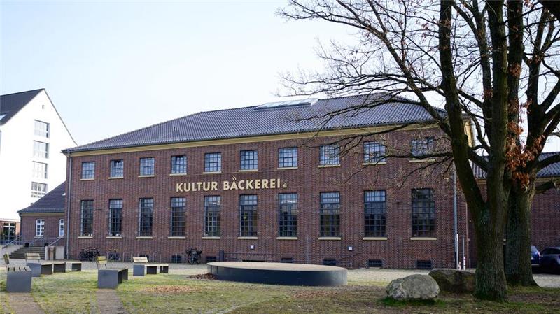 Lüneburger Ausstellung: Abstrakte Malerei von Gerhard Fietz Maler Gerhard Fietz hat in seinen Bildern seine Kriegserfahrungen verarbeitet.