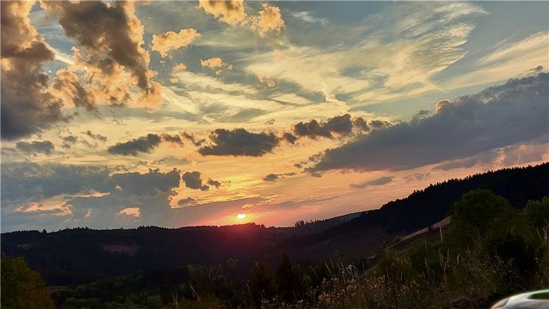 Umfrage: Das sagen Passanten im Nordharz zur Zeitumstellung Malerischer Sonnenuntergang über dem Innerstetal: Seit Sonntag sind die Tage wieder länger hell. Foto: GZ-Archiv