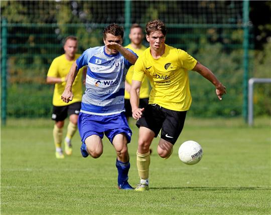Malte Kollenrott (r.) wechselt vom SV Rammelsberg ans Osterfeld und soll dem Goslarer SC 08 weitere Optionen in der Offensive geben. Foto: Epping
