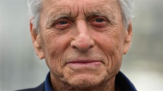 Manch atemberaubender Frau ist US-Schauspieler Michael Douglas schon nahe gekommen - vor und hinter der Kamera, wie er in seinen Memoiren nun verrät. (Archiv)