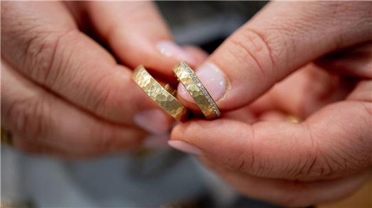 Manche Paare mögen originelle Hochzeitsdaten. (Symbolbild)