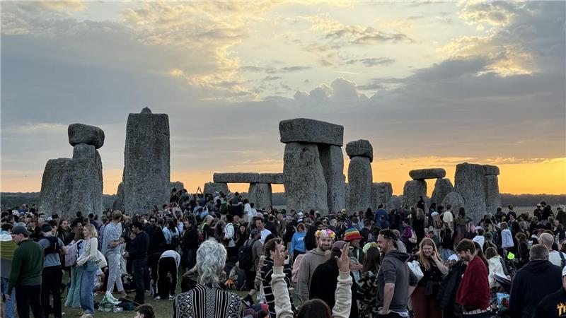 Manche kommen wegen heidnischer Rituale, andere wollen feiern.