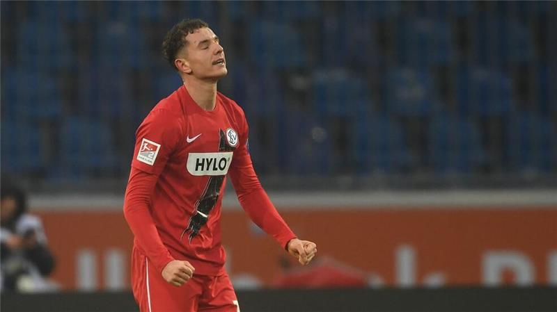 Elversberg im Jubiläums-Spiel an die Tabellenspitze Mann des Spiels: Doppel-Torschütze Fisnik Asllani