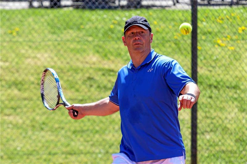 Mannschaftsführer Lutz Lucht und die Herren 55 des TKG fühlen sich beim Berliner Renommierclub Blau-Weiß nicht auf die feine Art behandelt. Foto: Drechsler