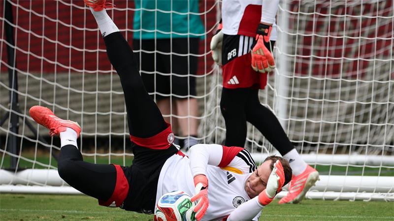 Auch Brown bereit für Paraguay: „Jetzt geht’s richtig los“ Manuel Neuer in Aktion.
