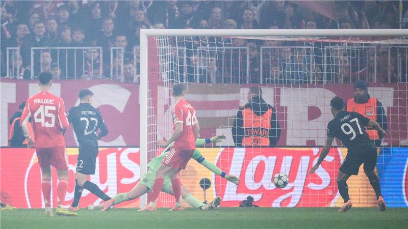 „Sehr froh“: Großes Bayern-Comeback nach Kimmich-Eigentor Manuel Neuer (m) war beim 0:1 machtlos.