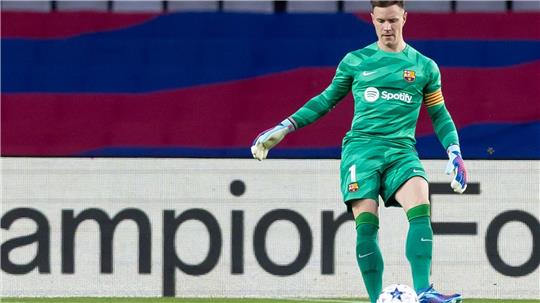 Marc-André ter Stegen hat nach seiner Rückenoperation faktisch den Weg für den Einsatz seines Konkurrenten Joan García beim FC Barcelona freigemacht.