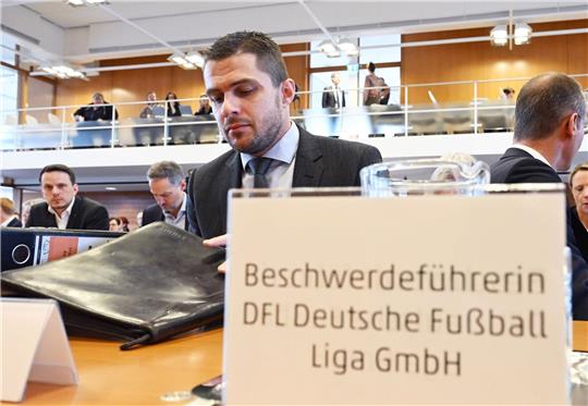 Marc Lenz, Geschäftsführer der Deutschen Fußball Liga (DFL), sitzt im Bundesverfassungsgericht.