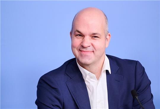 Marcel Fratzscher erklärt, wie die Gender Pay Gap geschlossen werden kann.