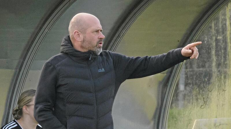 SV Schladen klärt Trainerfrage: Elsenbruch kommt Marco Elsenbruch bleibt als Trainer in der 1. Fußball-Nordharzklasse, gibt in der kommenden Saison aber beim SV Schladen die Kommandos.