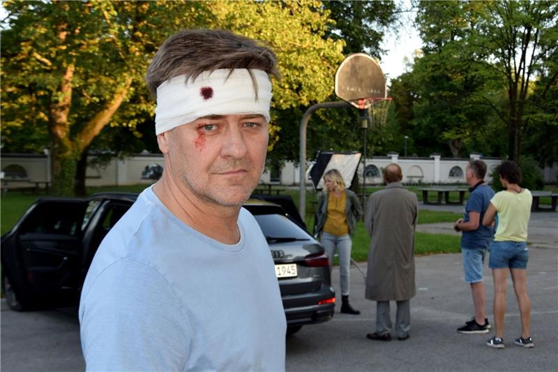 „München Mord”-Fall aus der Feder von Marcus Mittermeier Marcus Mittermeier als Kriminaloberkommissar Harald Neuhauser beim Dreh zum 20. Film der ZDF-Krimireihe «München Mord».