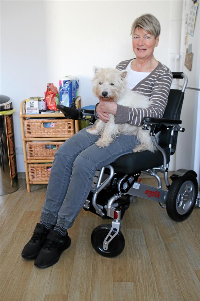 Multiple Sklerose: Goslarerin hofft auf Spezialanzug Mareike Hirschfeld leidet an Multipler Sklerose. Ein „Mollii Suit“ könnte ihr vielleicht helfen, aber die Krankenkasse hat die Übernahme der Kosten abgelehnt. Nun hofft die Goslarerin auf Spenden aus der Bevölkerung. Foto: Hartmann