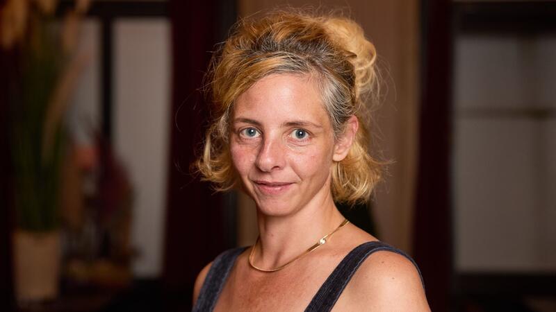 Maren Kames nimmt die Leserinnen und Leser in „Hasenprosa“ mit auf eine fantastisch-skurrile Reise.