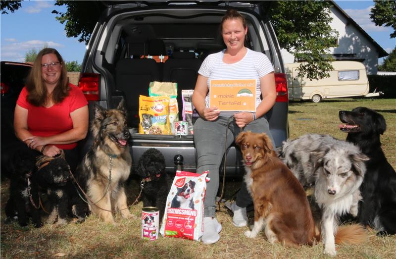Maren Reese (Beisitzerin) und Isabell Hoyndorf (1. Vorsitzende) sind voller Tatendrang. Im Oktober startet die „Mobile Tiertafel“ ihre erste Tour. Nun gibt es weitere Planungen. Auch ein Lagerraum wird aktuell gesucht.