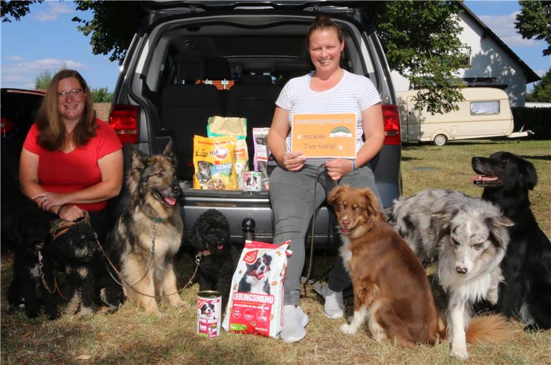 Maren Reese und Isabel Kathrin Hoyndorf liegen Tiere am Herzen. Sie sind Gründerinnen der Mobilen Tiertafel-Idee.