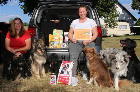 Maren Reese und Isabel Kathrin Hoyndorf liegen Tiere am Herzen. Sie sind Gründerinnen der Mobilen Tiertafel-Idee.