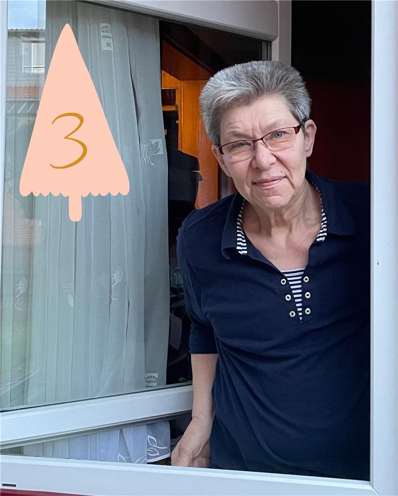 Marget Wolf backt gerne Marzipankränze für die Enkel. Foto: Rennwanz