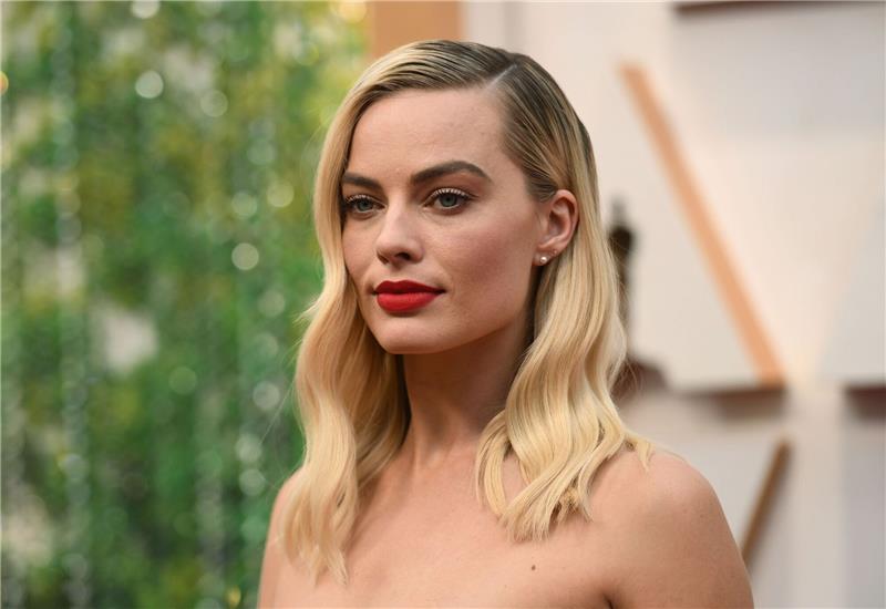 Knallbunt und schräg: „Barbie”-Trailer im Netz Margot Robbie ist Barbie.