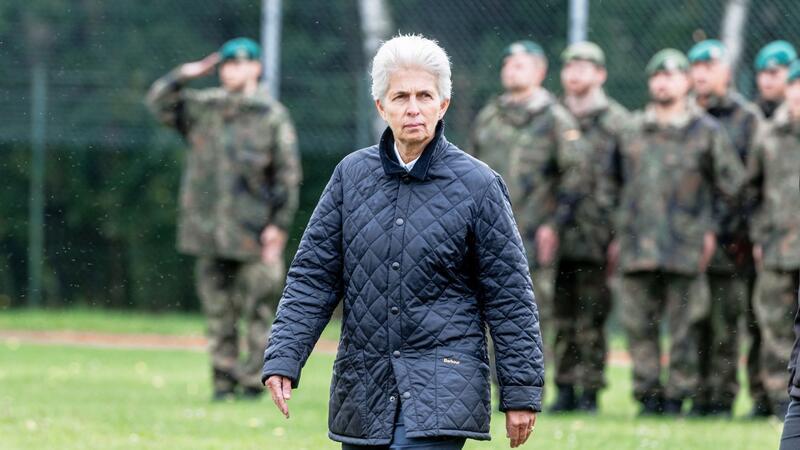 Strack-Zimmermann will 900.000 Reservisten aktivieren Marie-Agnes Strack-Zimmermann warnt davor, die Folgen der russischen Aufrüstungspolitik zu unterschätzen.