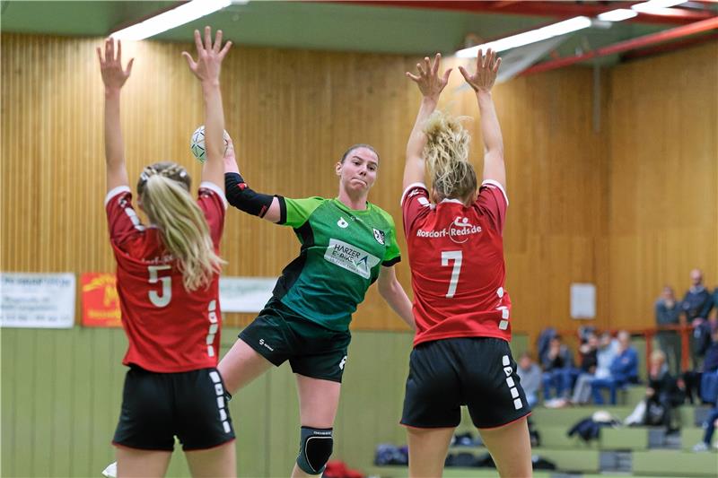 Das vielleicht letzte Damen-Derby Marie Ermrich von der HSG Langelsheim/Astfeld ist eine passende Kandidatin für das Verbandsliga-Projekt der HSG Liebenburg-Salzgitter. Foto: Drechsler