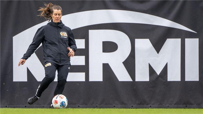 Marie-Louise Eta leitet das Training bei Union Berlin. 