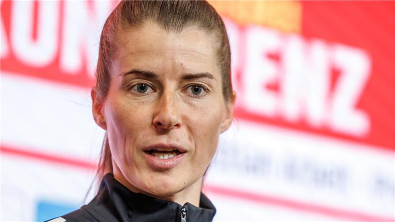 Marie-Louise Eta spricht bei der Union-Pressekonferenz. 