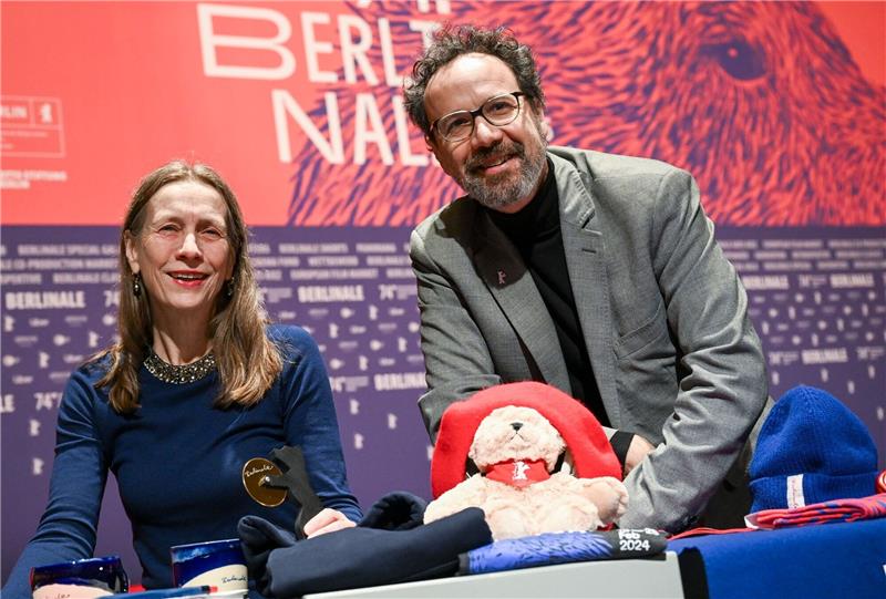 Zwei deutsche Filme im Wettbewerb der Berlinale Mariette Rissenbeek und Carlo Chatrian stellen das Berlinale-Programm vor.