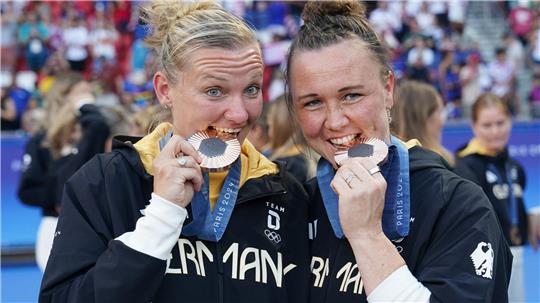 Marina Hegering (r.) holte 2024 mit Deutschland Olympia-Bronze in Paris.