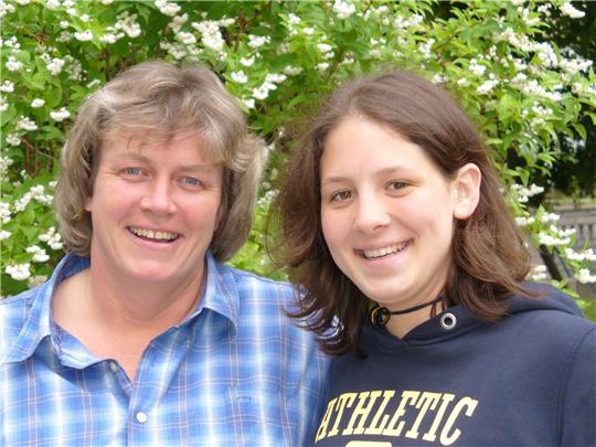Marina Schoger mit ihrer Tochter Tini, die übrigens auch den Kindergarten zum Markte besucht hat. Foto: Privat