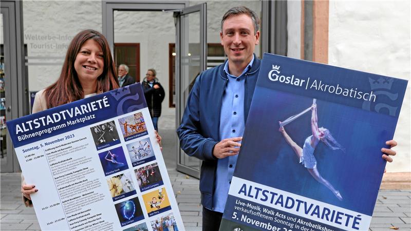 Goslars Weihnachtswald bringt den Markt europaweit nach vorn Eine Frau mit schwarzen, mittellangen Haaren und einem weißen Oberteil lächelt in die Kamera.