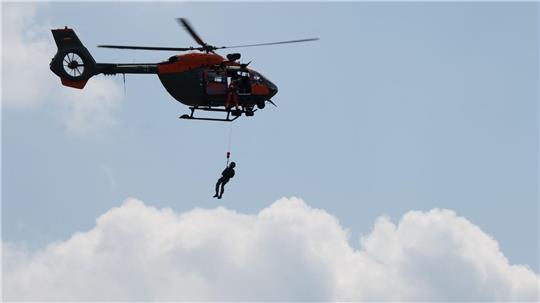 Marineflieger haben zwei Schiffbrüchige gerettet. (Symbolbild)