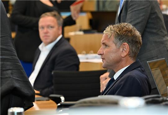 Mario Voigt (l) und Björn Höcke wollen im TV-Duell gegeneinander antreten.