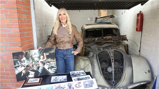 Marion Fedder, die Witwe von Jan Fedder hat den alten Peugeot 402 aus dem Filmklassiker „Das Boot“ in einer Garage gefunden. 