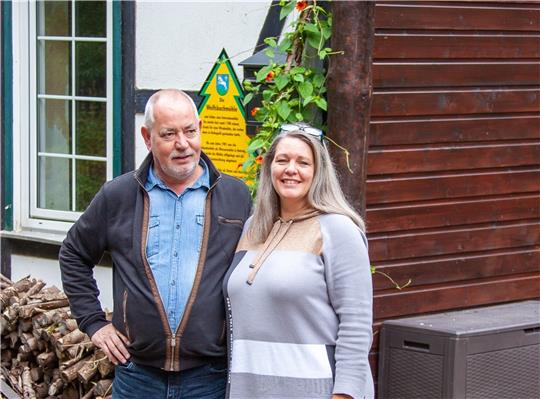 Marit und Leo Quik kommen aus den Niederlanden und haben sich mit der Wolfsbachmühle in Hohegeiß selbstständig gemacht. Nach dem Startschuss Ende 2019 sorgten Corona und Wasserversorgung für Herausforderungen, doch Zuversicht und Begeisterung der beiden Gründer sind ungebrochen.  Fotos: Privat