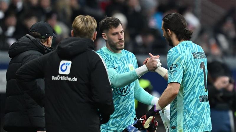 Wolfsburg-Torwart Müller mit „gemischten Gefühlen“ bei Debüt Marius Müller ersetzte Kamil Grabara gegen Eintracht Frankfurt im Wolfsburger Tor und gab damit im Alter von 31 Jahren sein Bundesliga-Debüt.