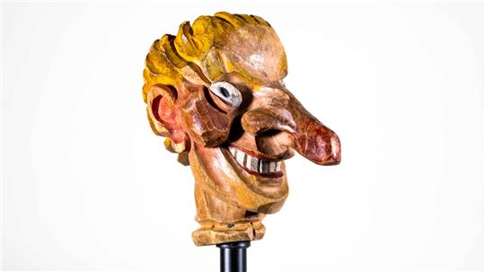 Der Goslarer Bildhauer Rudolf Nickel und seine Karsperl-Puppen Markante geschnitzte Gesichtszüge machen den Charme der Nickel'schen Puppenköpfe aus.