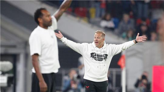 Markus Anfang (l) wird bei Fortuna Düsseldorf Nachfolger von Daniel Thioune. (Archivbild)  