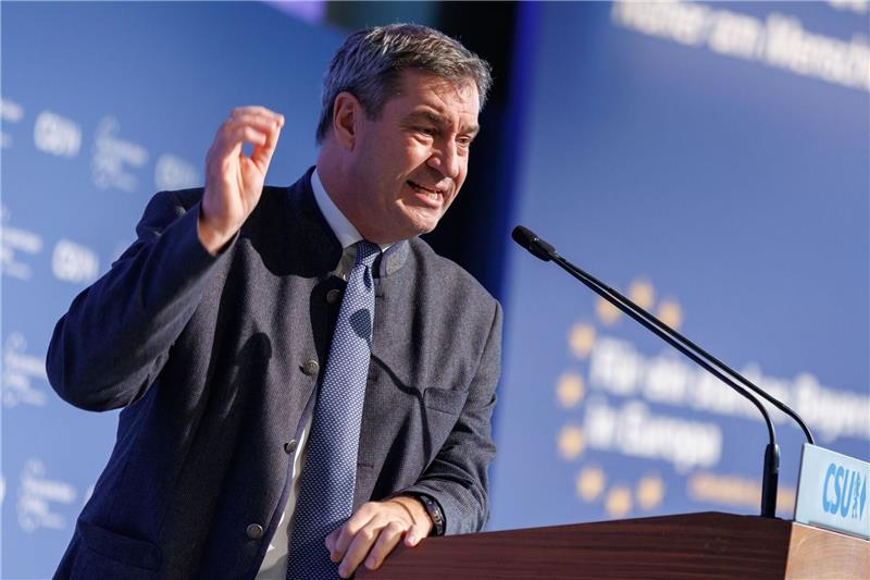 Uneinigkeit über Zukunft der Schuldenbremse Markus Söder (CSU) spricht während der CSU-Delegiertenversammlung zur Europawahl.