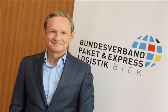 Marten Bosselmann stellte die Post- und Paket-Studie des Branchenverbandes Biek  vor.