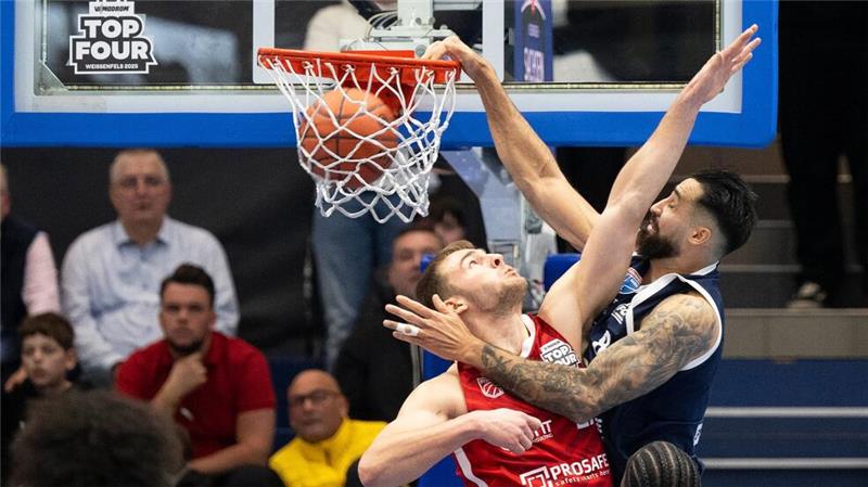 Keine Party für Herbert - MBC gewinnt Basketball-Pokal Martin Breunig war der Mann des Wochenendes beim Top Four.