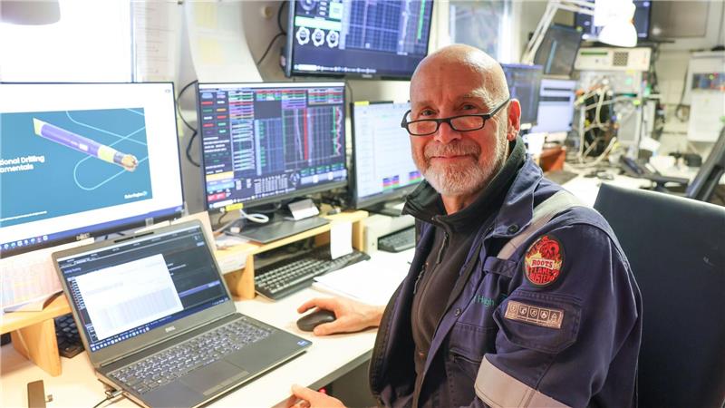 Martin Jonink steuert die Richtung der neuen Bohrrohre. 