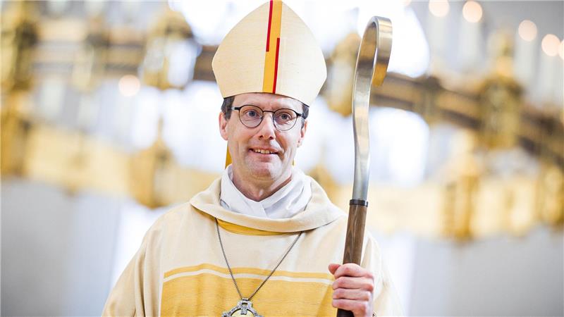 Martin Marahrens wird im Hildesheimer Dom zum Bischof geweiht.
