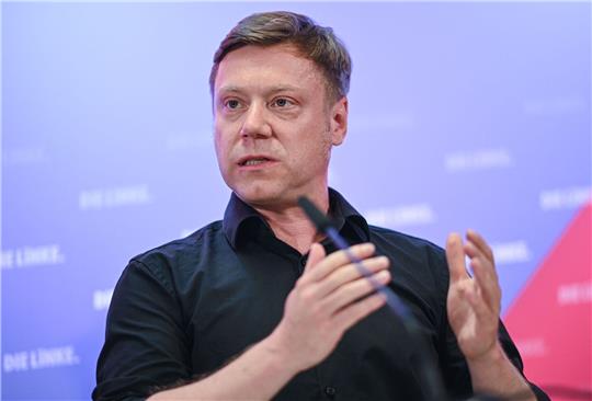 Martin Schirdewan, Vorsitzender der Linken, spricht bei einer Pressekonferenz seiner Partei.