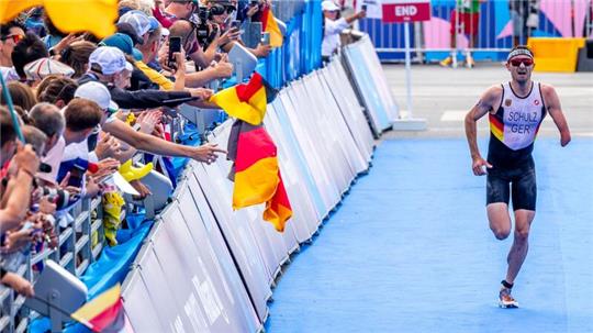 Martin Schulz holt Bronze im Triathlon.
