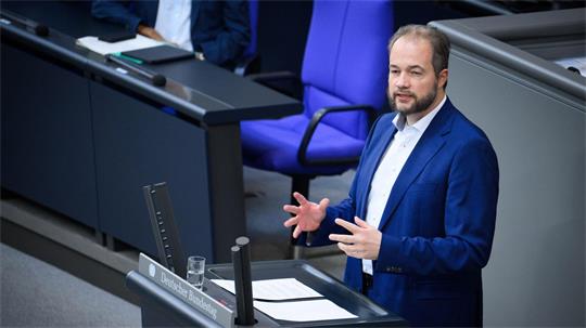 Martin Sichert (AfD) spricht in einer Plenarsitzung im Deutschen Bundestag. (Archivbild)