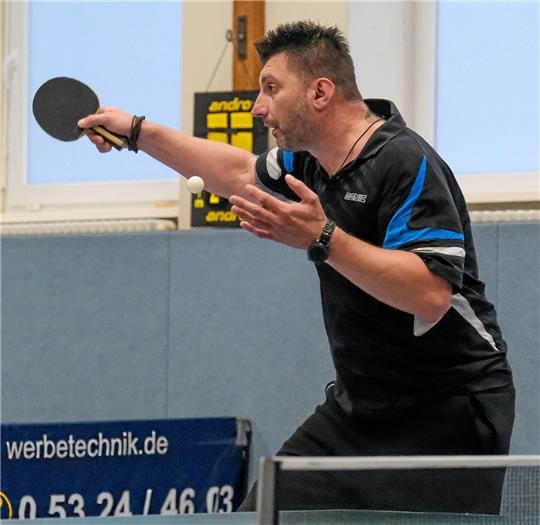 Martin Zosel und der MTV Bettingerode geben sich gegen Union Salzgitter einfach nicht geschlagen und retten so noch ein Remis. Foto: Drechsler