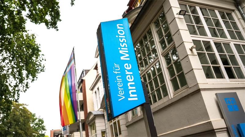 AfD-Kandidatin verliert Job – Was sagt ein Arbeitsrechtler? Martina Müller arbeitete nach eigenen Angaben als Verwaltungsfachkraft in einem Hospiz der mission:lebenshaus gGmbH in Jever, einer Tochter des Vereins für Innere Mission in Bremen.