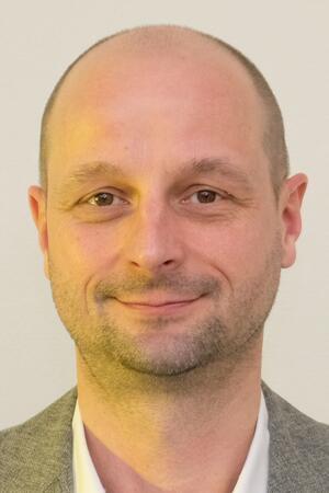 Kommunalwahlen: Sieben Bewerber für den Chefsessel im Kreishaus Ein Mann blickt freundlich in die Kamera.